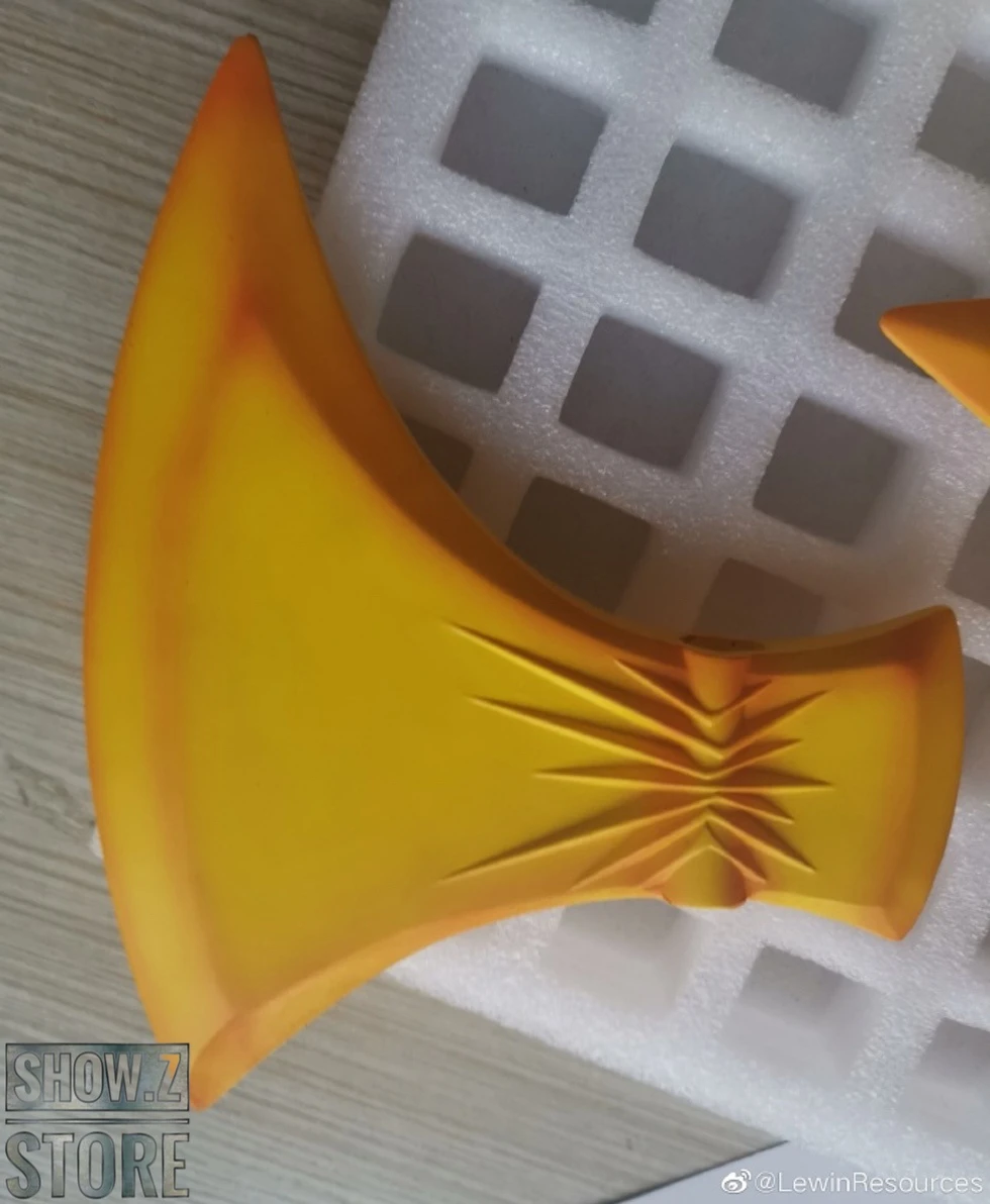 Lewin Resources LW-01B Optimus Prime Clear Limited Edition W/ LED - Image 7