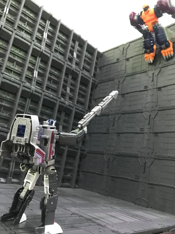 Hasbro PP-27 PP27 Optimal Optimus Power Of Prime Leader Class - Image 2